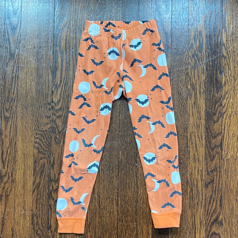 Hanna Andersson Orange Bat Print Organic Kids Pajamas - Picture 8 of 10